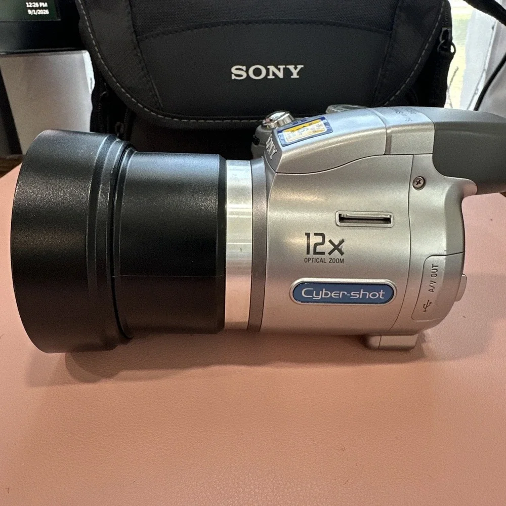 Sony Cyber-shot DSC-H2 6.0MP Digital Camera - Silver W Memory Card & Case Tested